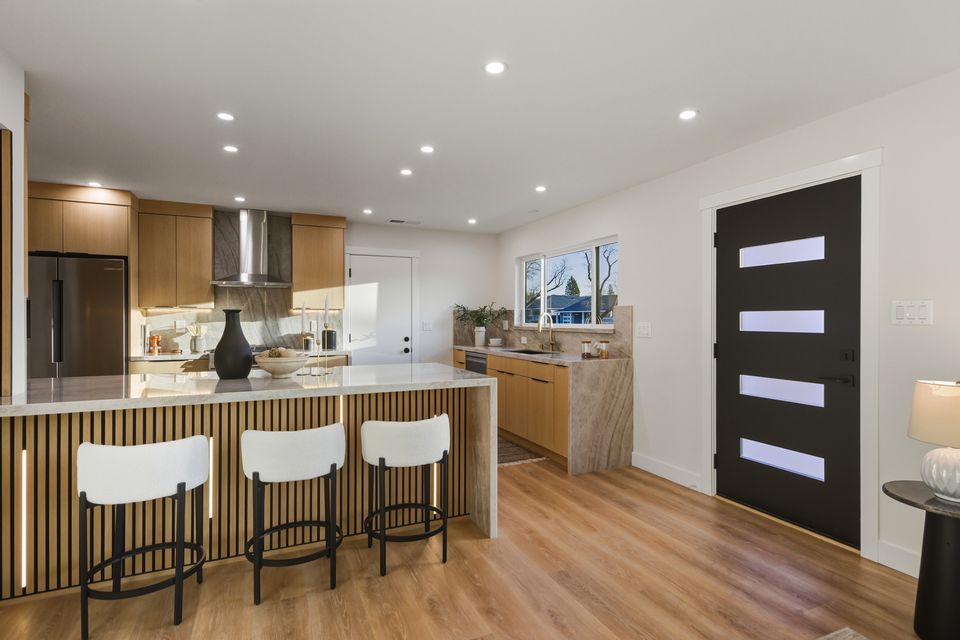 Kitchen remodel: slat-wood island, Redwood City